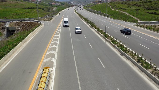 Perfundojne punimet ne Autostraden Tirane-Elbasan: Plotesisht e hapur ne dy korsi